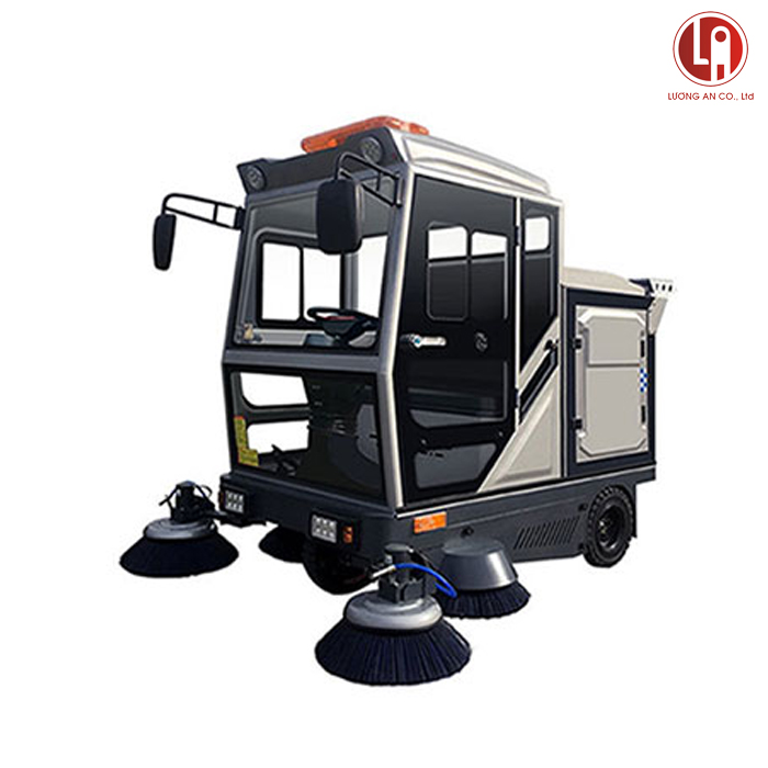 Xe quét rác ngồi lái Kumisai KMS-1900E